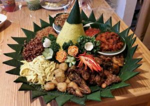 Pesan Nasi Tumpeng Di Rawamangun Jakarta Timur